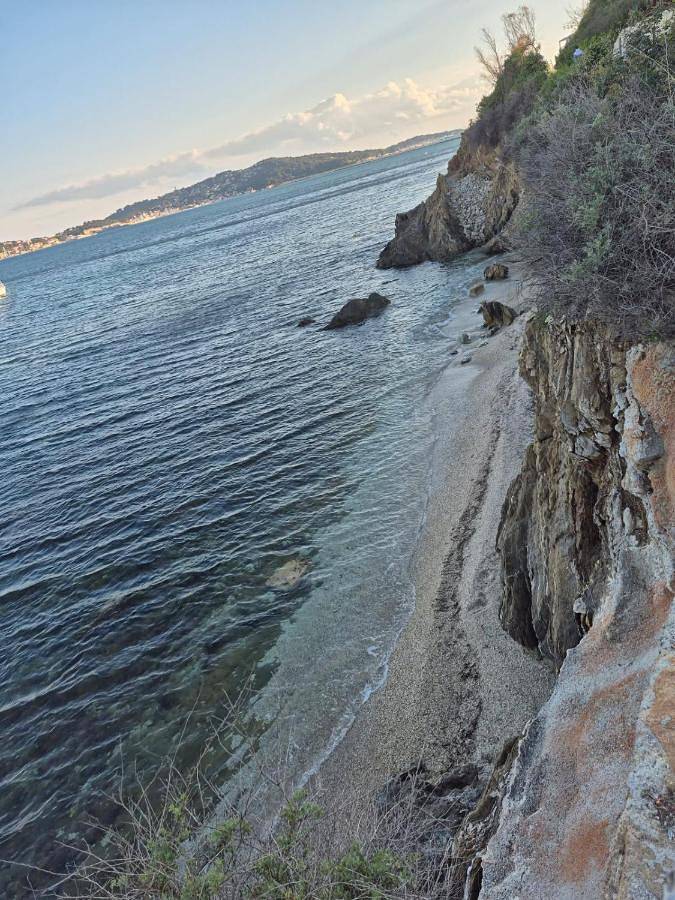 Location de vacances pour 11 personnes, avec terrasse ainsi que jardin et vue dans Le Mourillon