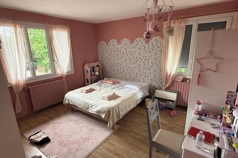 Vacation villa 250 m² with heated pool near \"Lyon\" ideal for families in Rillieux-la-Pape, Lyon region