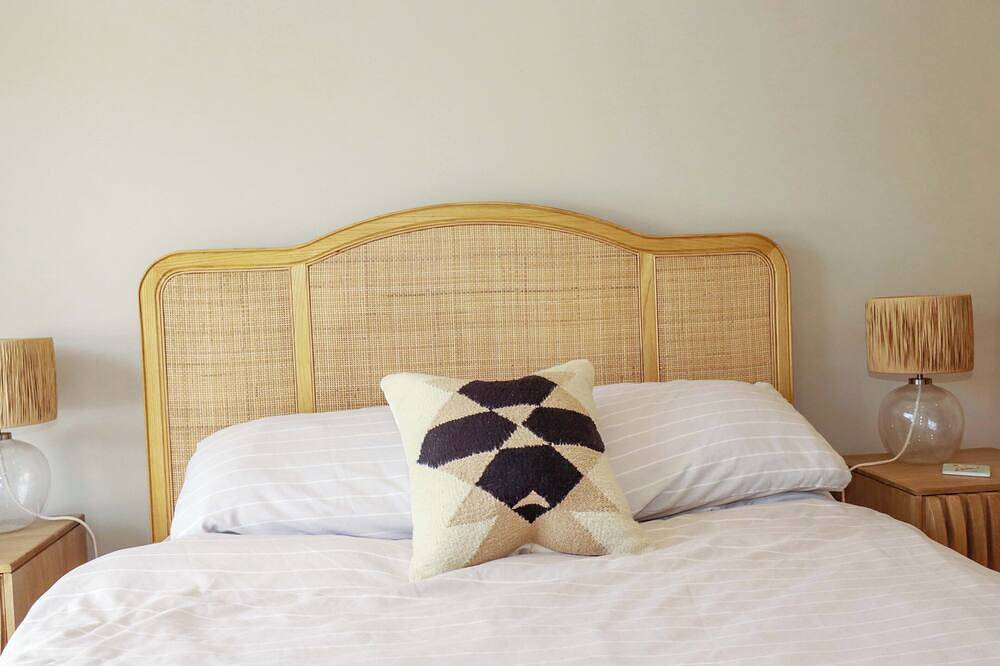 Sea Blue, pet friendly, country holiday cottage in Holywell Bay in Holywell Bay, Cornwall