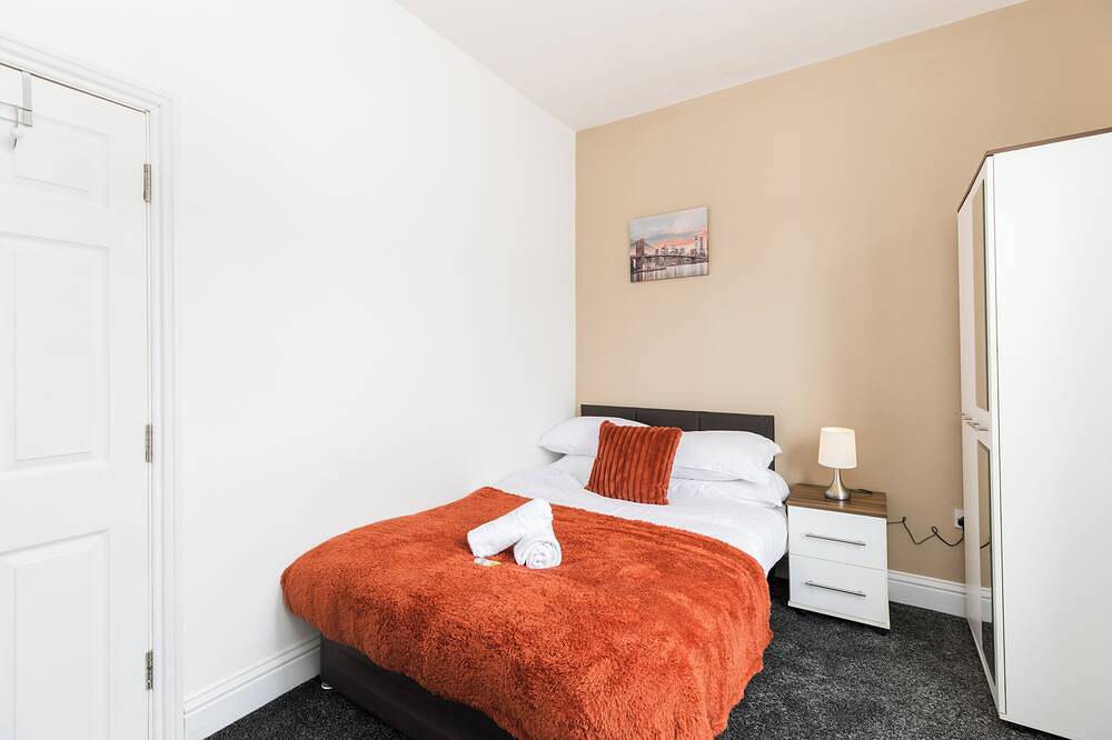 New! Spacious 7Br House with Free Parking and Wifi in Coventry, Birmingham e dintorni