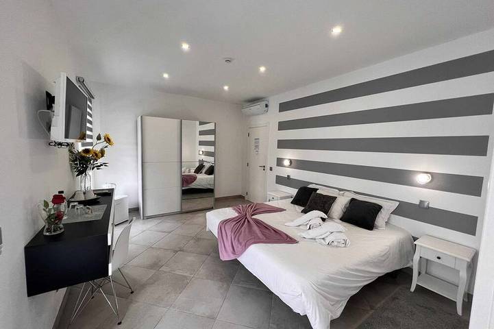 Hôtel pour 2 personnes, avec jacuzzi et sauna ainsi que piscine et jardin