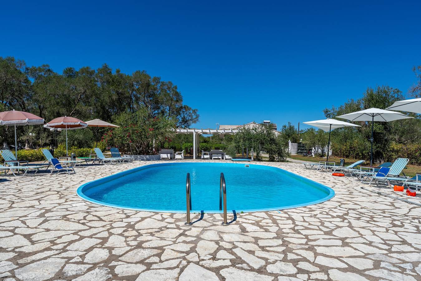 Ganzes Studio, Apartment 'Alykes Family Resort Doppelzimmer 1' mit Balkon, Wlan und Klimaanlage in Korfu