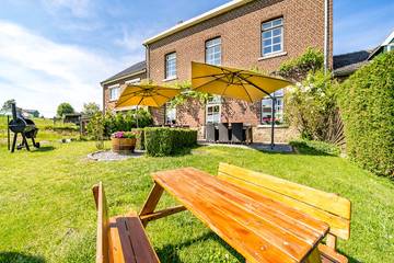 Gîte pour 12 personnes, avec jardin ainsi que terrasse et jacuzzi dans Rémersdael
