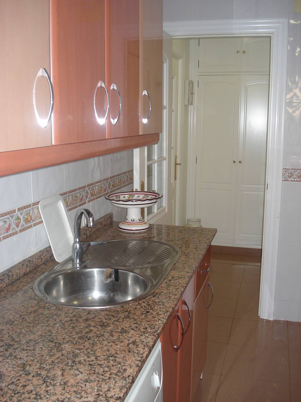 Apartamento inteiro, Apartamento 'En Primera Linea' com Vista Mar, Jardim Partilhado e Wi-Fi in Playa de la Costilla (Rota), Rota