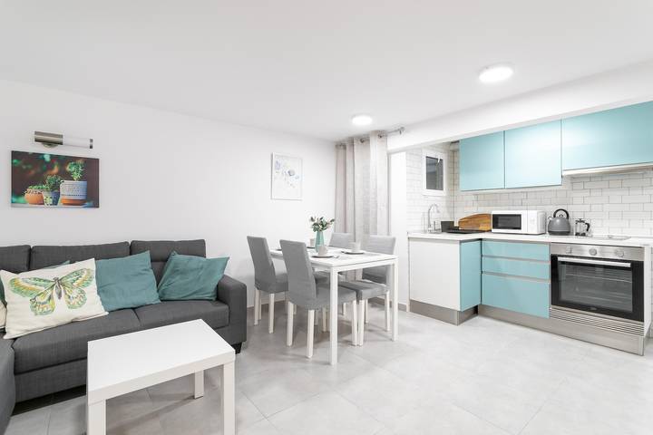 Entire apartment, Holiday Apartment "Felicidad" with High-Speed Wi-Fi in El Barrio, Alicante
