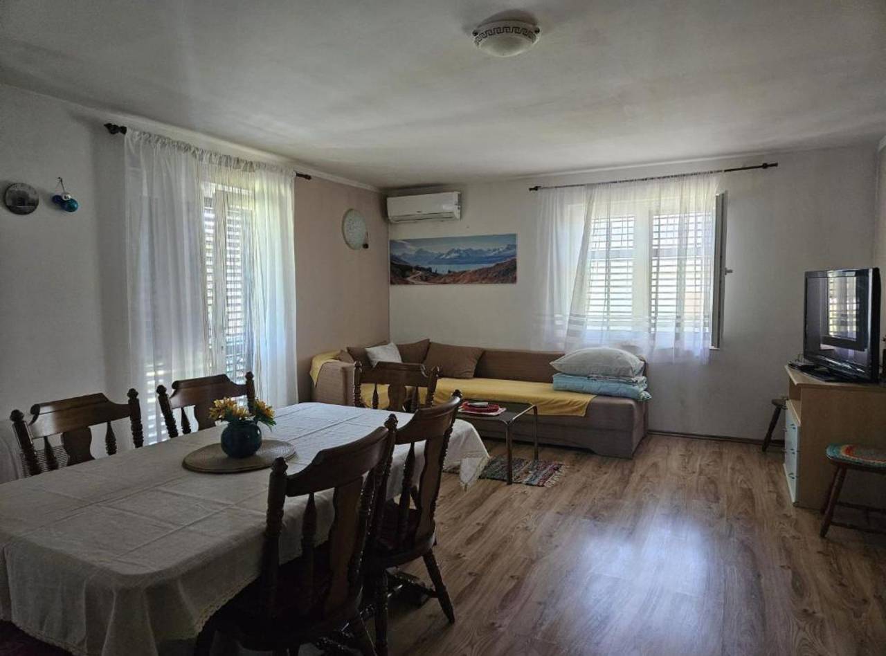 Ganze Wohnung, Ferienwohnung für 6 Personen in Lovinac, Naturpark Velebit