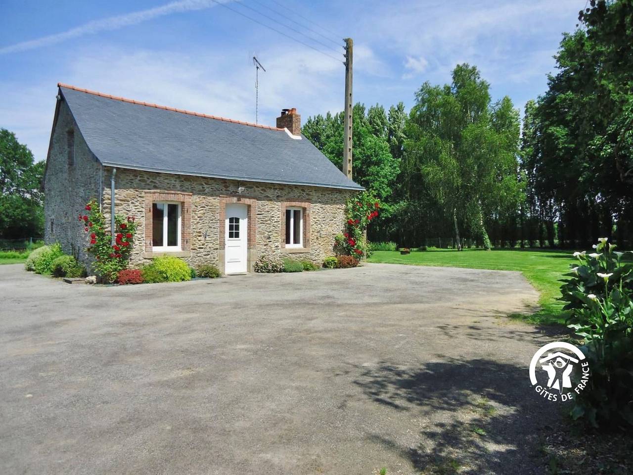 Gîte 6 pers. avec cheminée, pêche privée, et grand jardin clôturé – à 8 km de la Gravelle in Ruillé-le-Gravelais, Mayenne