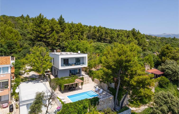 Urlaub am Meer: 2-Zimmer-Wohnung mit Pool und WLAN, 1 km vom Strand entfernt in Novigradsko More, Zadar