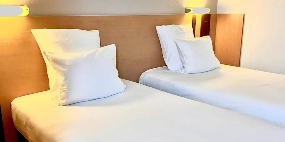 Hôtel pour 2 personnes, avec jardin ainsi que piscine et vue à Villeneuve-lès-Béziers - 4