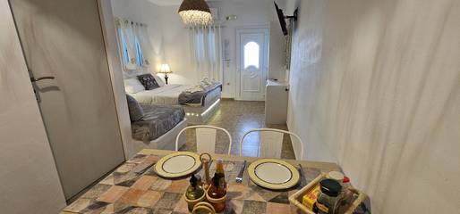 Studio voor 3 Personen in Perissa, Santorini, Afbeelding 3