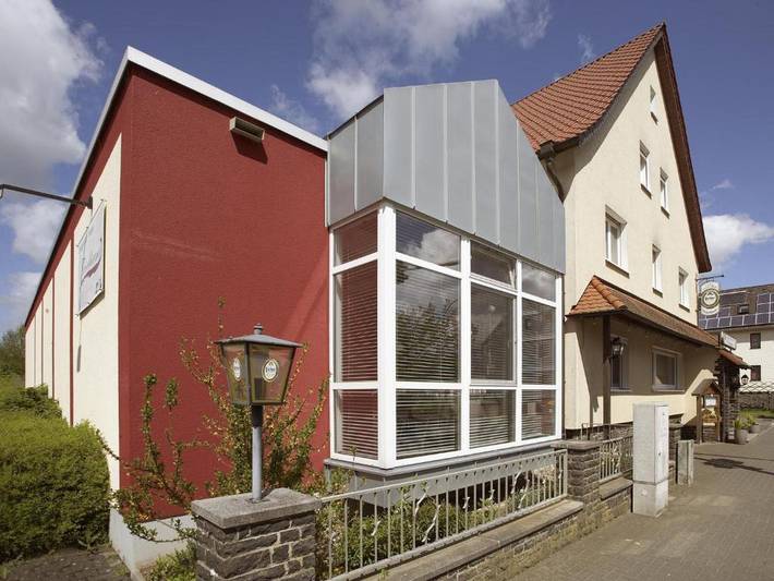 Landgasthof Fleischhauer - Doppelzimmer Katg. 1 Standard (auch zur Alleinbenutzung) mit eigenem Badezimmer in Homberg (Ohm), Vogelsberg Region