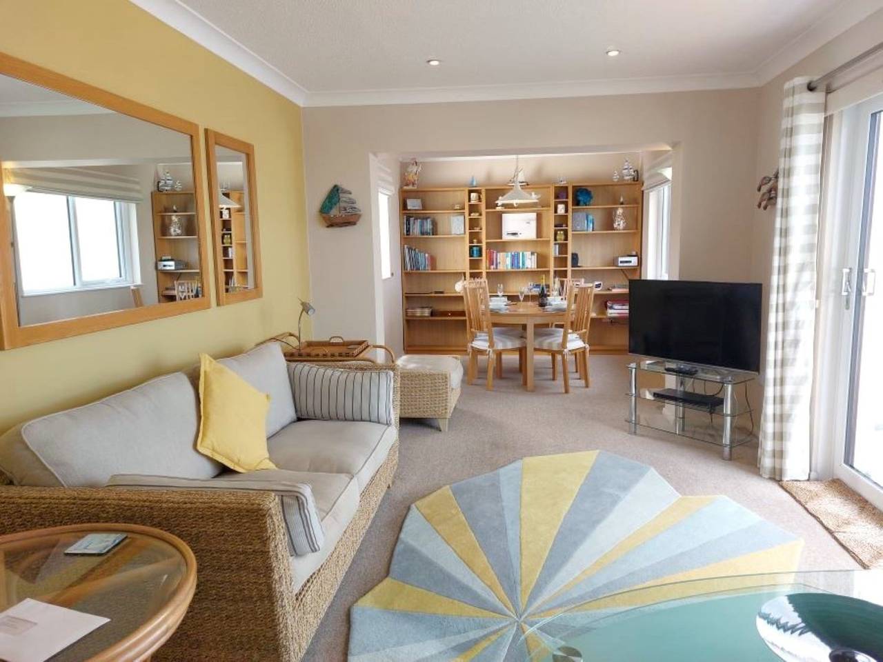 Entire apartment, A charming 2 bed apartment overlooking the estuary in Instow, Devon