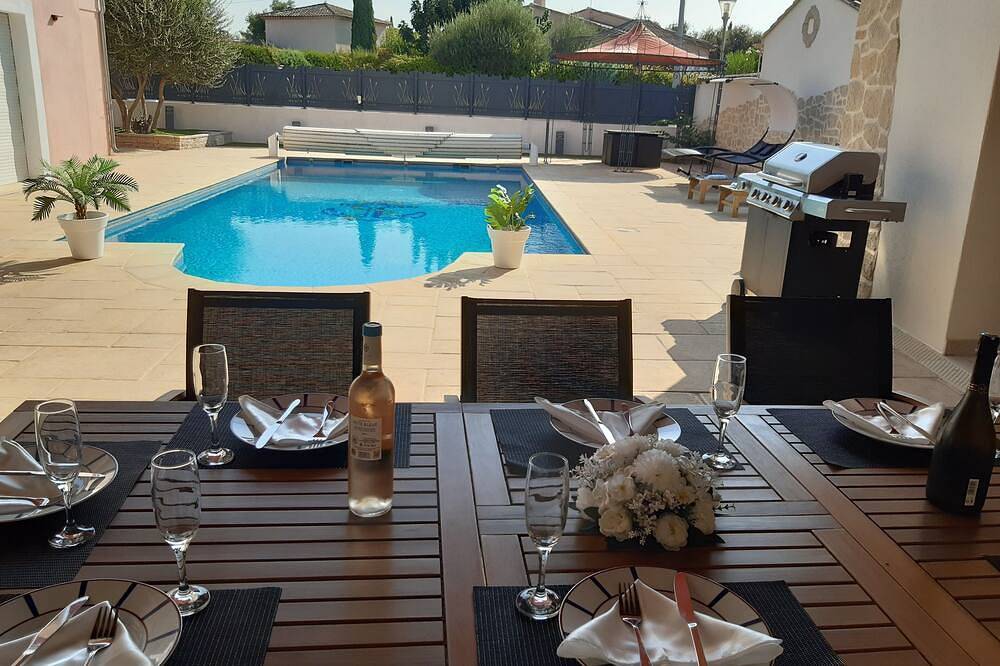 Entire apartment, Independent studio in villa in Le Cannet-des-Maures, Draguignan region