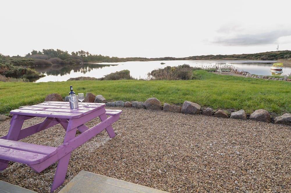 The Wheelhouse Pod No. 3, romantic in Burtonport, County Donegal in Glenties, County Donegal