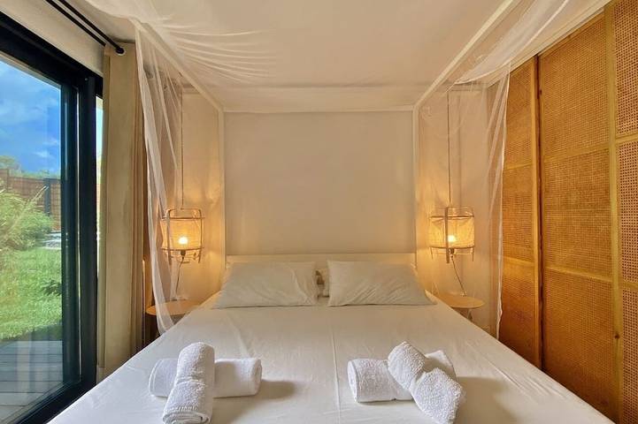 Location de vacances pour 10 personnes, avec terrasse ainsi que jacuzzi et jardin dans Plage de Boucan Canot - 3