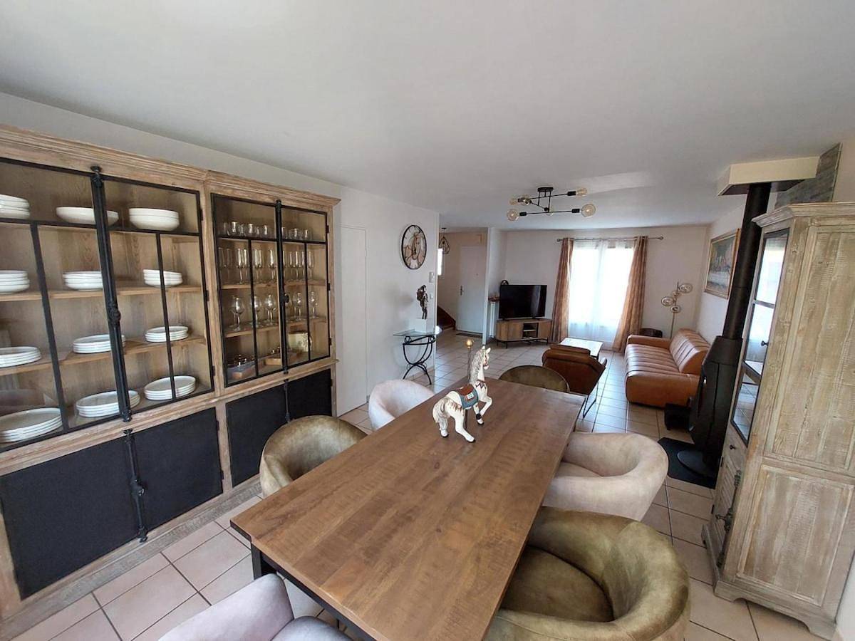 Villa close to Paris Montparnasse in Villepreux, Yvelines