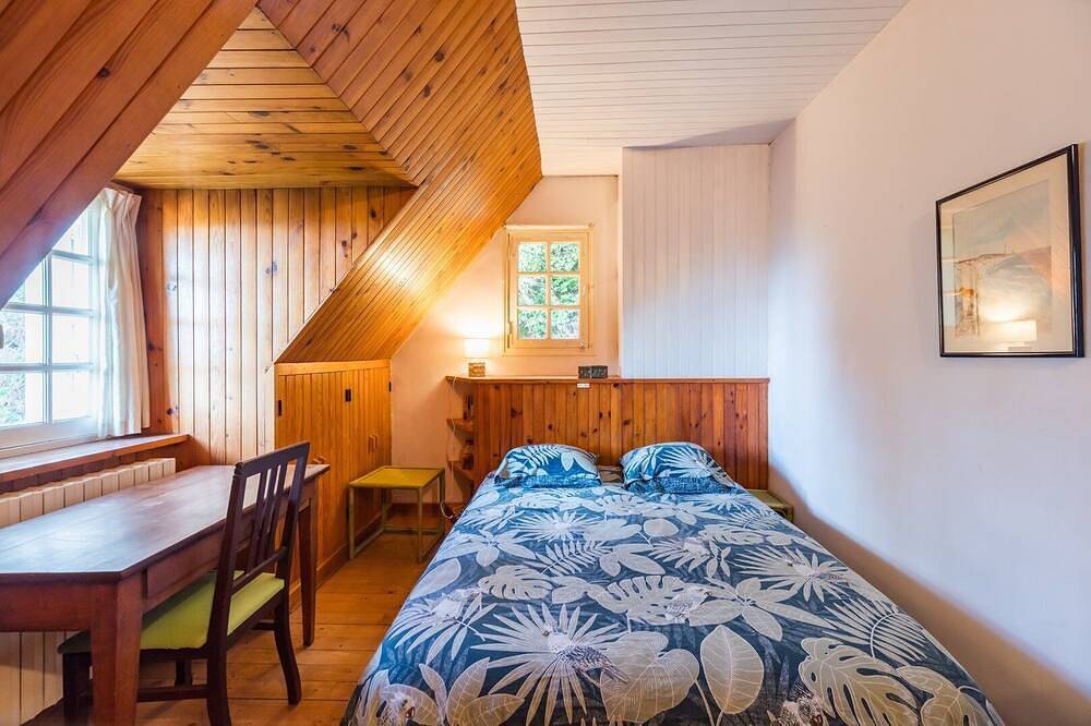 Ganze Wohnung, Family home with sea view: garden & beach nearby in Ploubazlanec, Côte de Goëlo