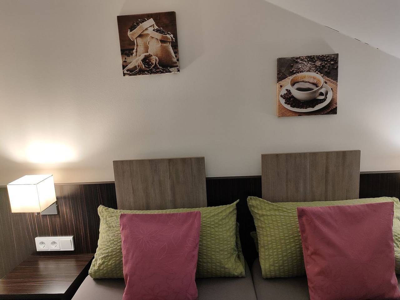 Gästehaus Stock - Zimmer "Kaffeesäckle" liegt nach hinten zum Garten. in Friedrichshafen, Region Bodensee-Oberschwaben