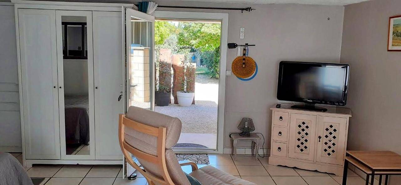 Appartement de vacances entier, Agréable studio près de st Rémy de Provence in Eyragues, Région d'Arles
