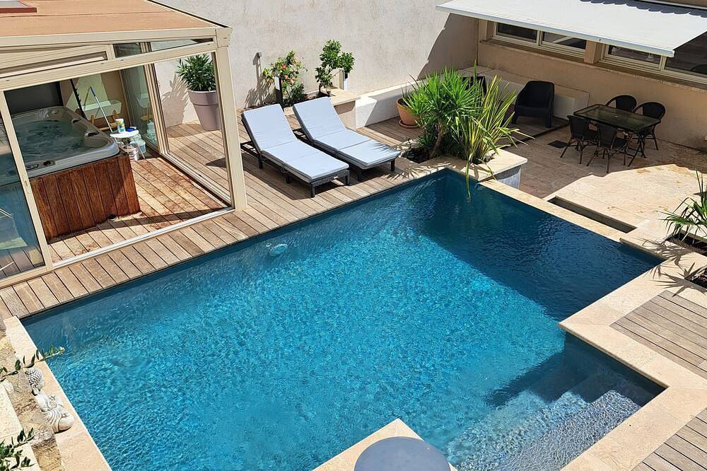 Mas du Touret piscine à débordement et jacuzzi in Paradou, Région d'Arles