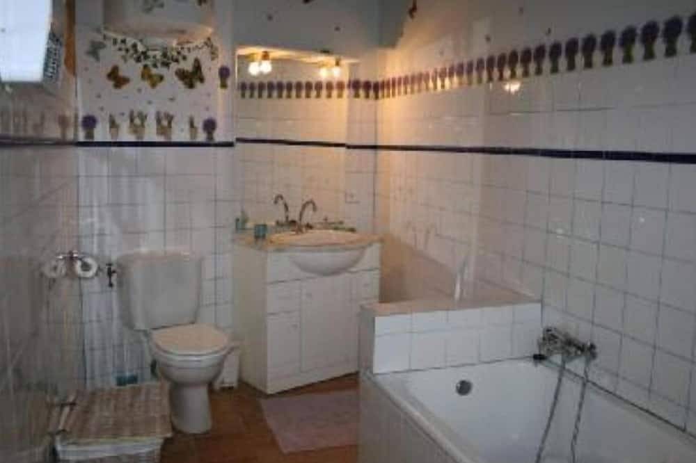 Ganze Wohnung, Montaren Et Saint Mediers: Quartier Studiolavendel in Mas Xviii. mit sichergestelltem geheiztem Schwimmbad und Pps in der Nähe von Uzes in Montaren-et-Saint-Médiers, Nimes und Umgebung