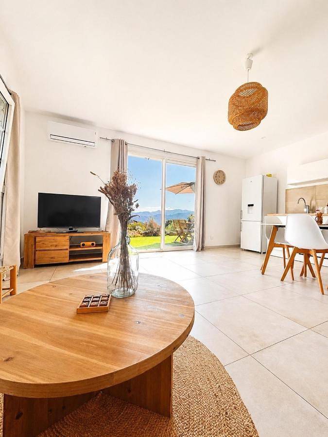 Appartement de vacances pour 4 personnes, avec vue et jardin
