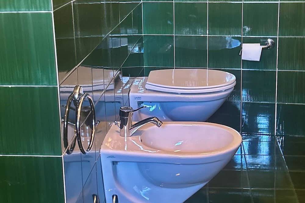 Ganze Wohnung, Gemütliche Fewo in bäuerlichem Gehöft mit traumhaften Garten in Oberplanitzing, Kaltern an der Weinstraße