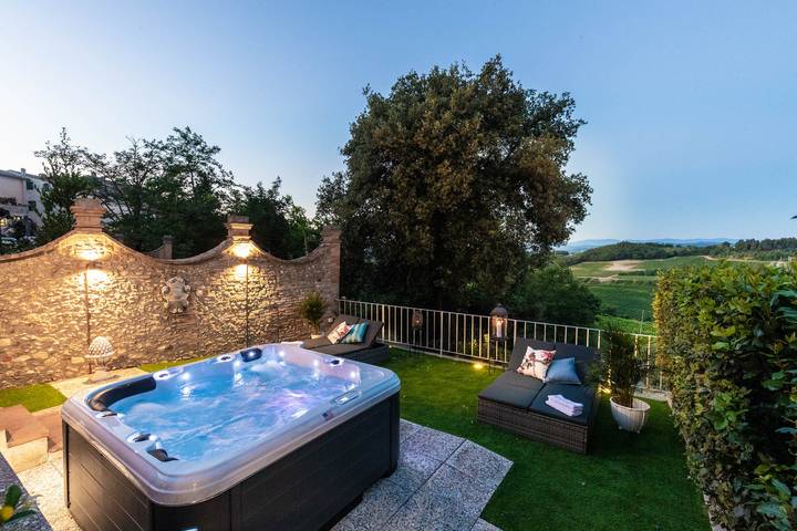 Willa dla 8 osób, z Jacuzzi i Taras oraz Ogród w Fiano