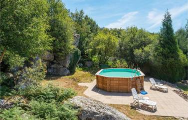 Gîte pour 15 personnes, avec piscine à Saint-Clément-Rancoudray
