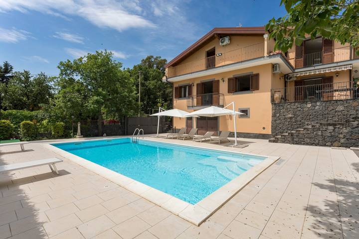 Villa per 8 persone, con Balcone e Giardino a Viagrande