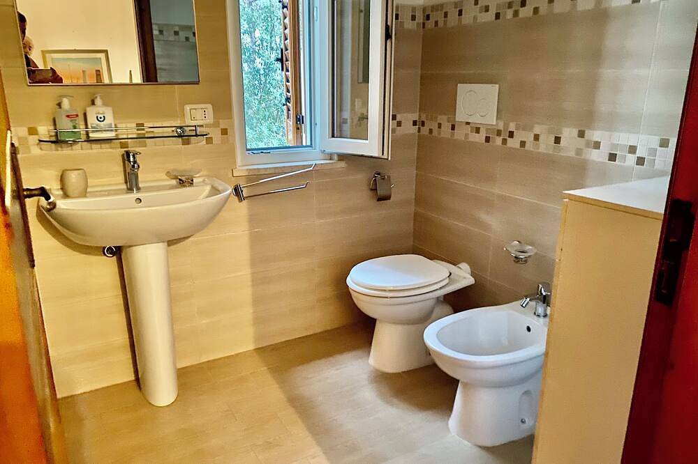 Two-story villa 2 steps from the sea and 12 km from Lecce. in San Cataldo, Province de Lecce