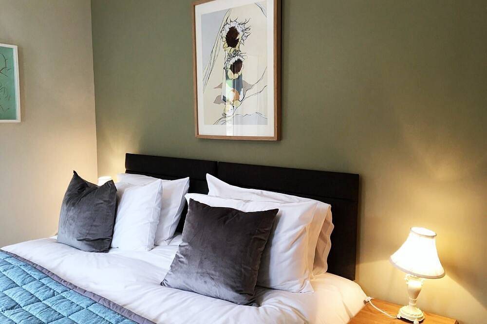 Blackdown Views - New 6 Bedroom Eco House in Sheldon (Devon), Devon