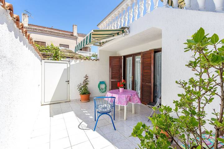 Ferienwohnung für 6 Personen, mit Balkon und Terrasse in Peroj