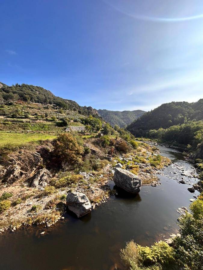 Location de vacances pour 5 personnes, avec jardin et vue à Chalencon - 2