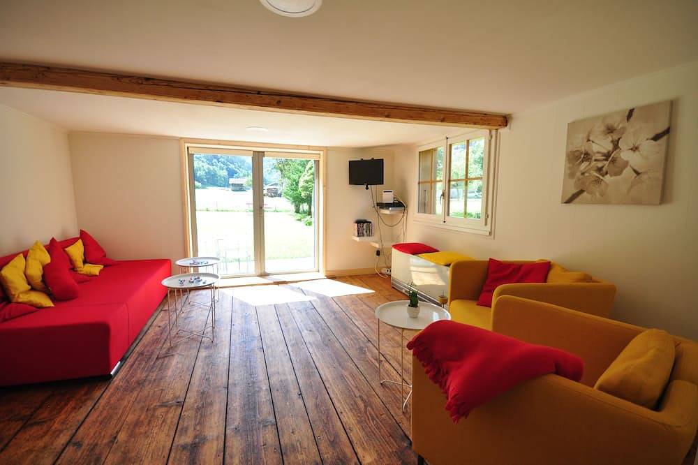 Einfamilienchalet.  Traumhafte Aussichten.  Umzäunten Garten, sicher für Kinder mit Bbq in Lauterbrunnen, Grindelwald und Umgebung