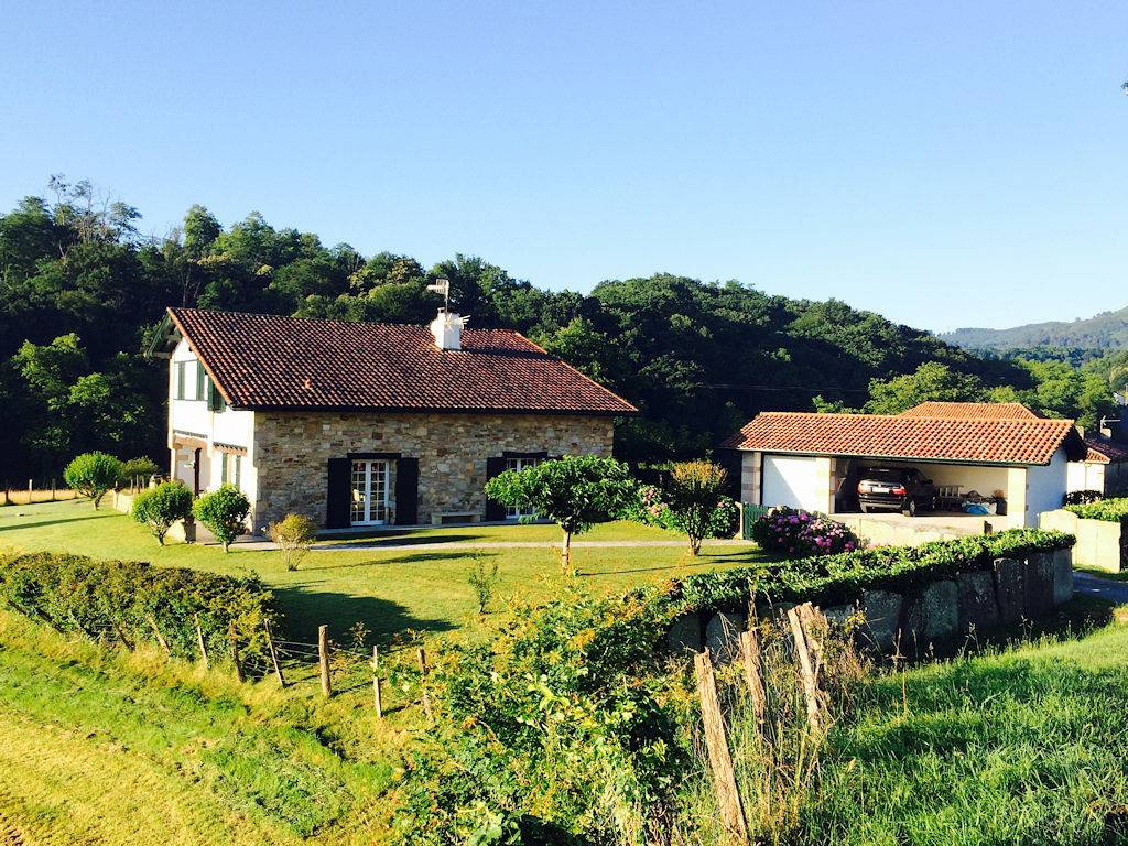 Chambres d'hôtes à Sare dans une maison Labourdine - Chambre Nerea in Sare, Région de Bayonne