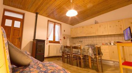 Gîte pour 4 personnes, avec jardin à Teglio