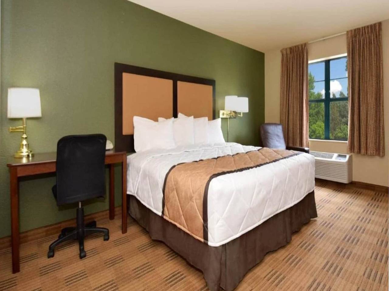 Entire apartment, 1 Queen Bed | Ada/Ri Shower/Smoking/Kitchen in Dutchess County