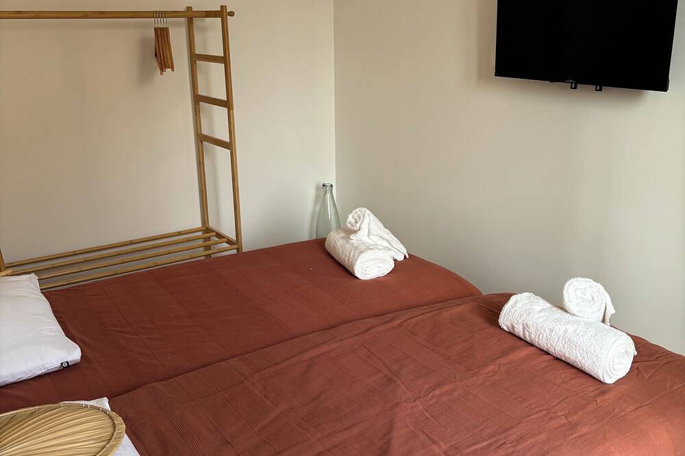 Ideal for your stay in Bordeaux, this adorable townhouse has been completely renovated. in Blanquefort, Bordeaux region