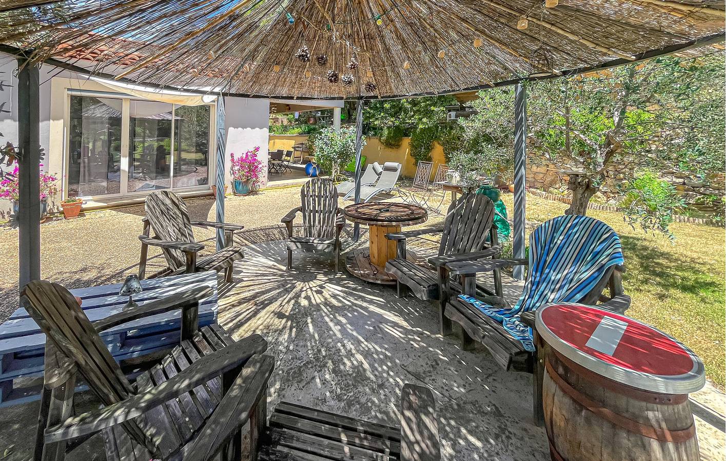 Amplio apartamento con piscina, wifi y terraza cerca de Miramas y Saint-Chamas in Miramas, Costa mediterránea (Francia)