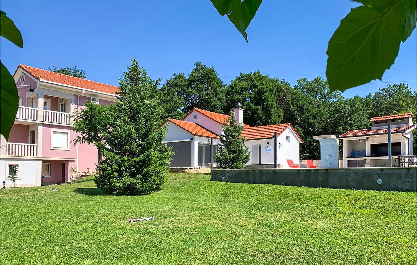 Geräumige 2-Zimmer-Wohnung mit Pool in der Nähe der Imotski-Seen und der Stadt in Imotski, Makarska Riviera