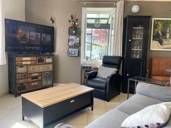 Location de vacances pour 8 personnes, avec jardin à Vérines - 2