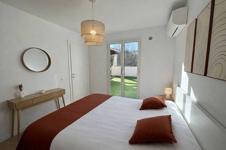 Ganze Wohnung, Charming apartment with terrace, village on foot in Valbonne, Mittelmeerküste (Frankreich)