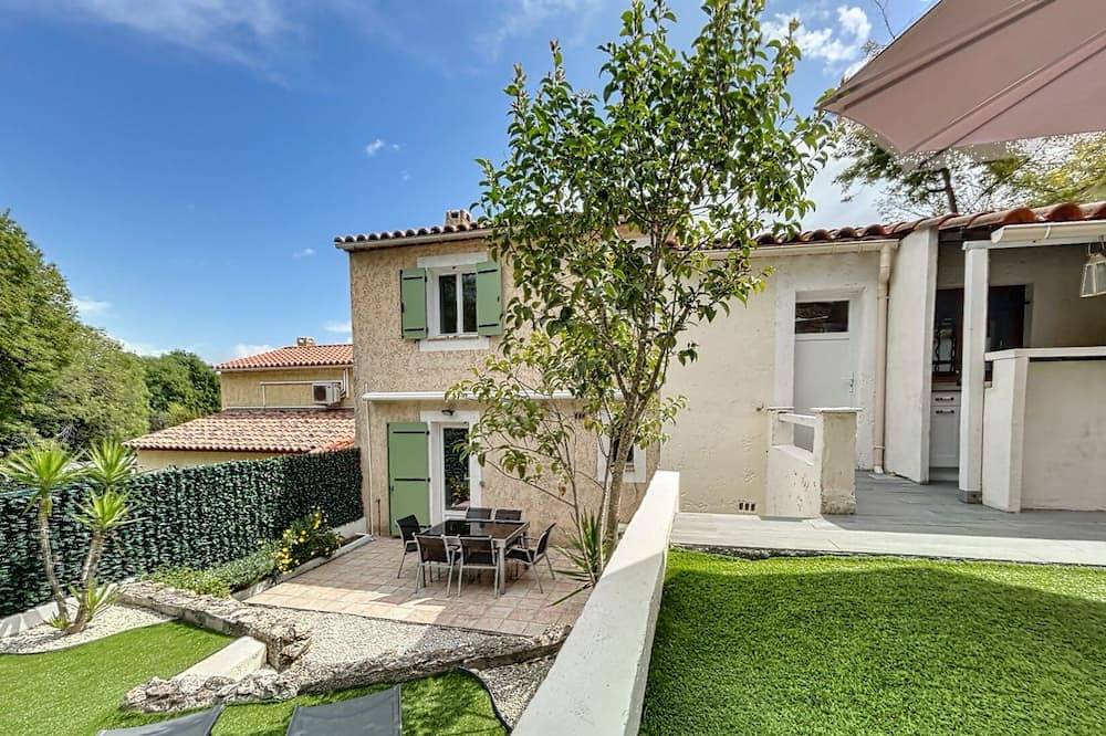 Villa Climatisée au calme, tout confort, jardin, proche plages et port in Villeneuve-Loubet Plage, Villeneuve-Loubet