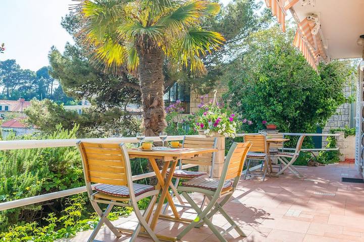 Ferienwohnung für 3 Personen, mit Garten und Whirlpool in Grad Dubrovnik