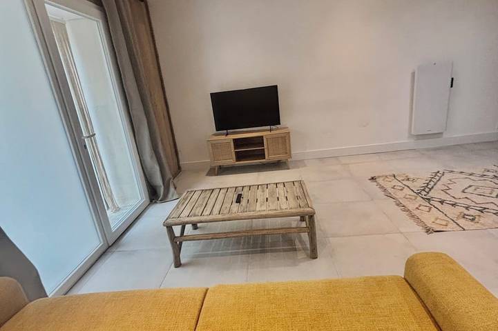 Ganze Wohnung, In the heart of Le Beausset T2 47M² ground floor Renovated and equipped in the city center in Le Beausset, Mittelmeerküste (Frankreich)