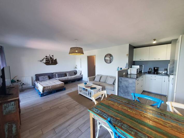 Apartamento vacacional entero, Amplio apartamento, 3 habitaciones, muy buena ropa de cama, residencia con piscina en Pin Rolland in Saint-Mandrier-sur-Mer, Costa mediterránea (Francia)