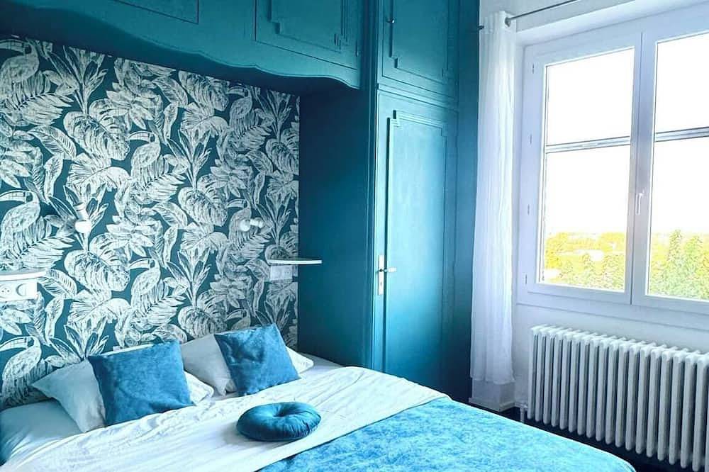 Air-conditioned house in a fully renovated farmhouse 5' from the Ardèche. in Saint-Julien-de-Peyrolas, Nimes region