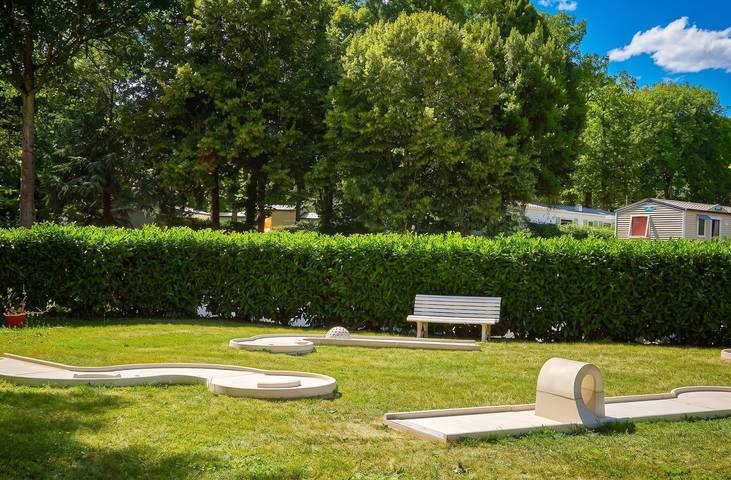 Bungalow charmant Saint-Chéron 25 m² avec piscine in Saint-Chéron, Essonne