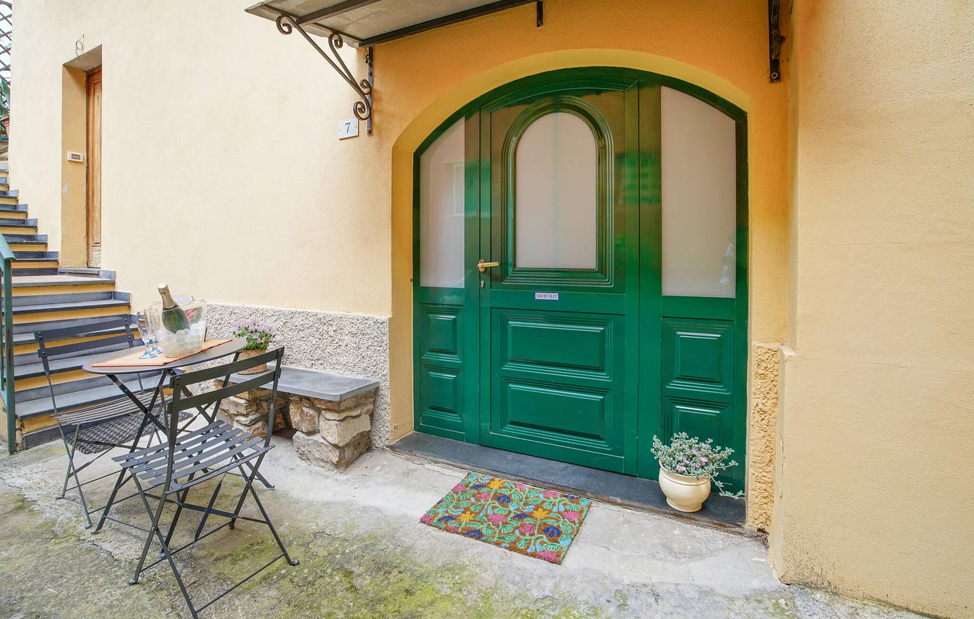 Ganze Ferienwohnung, Paradies mit Meerblick und Pool, 2 km zum Strand von Baia delle Vele in Costarainera, Riviera di Ponente